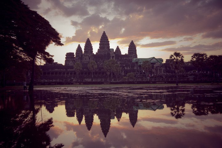 Sonnenaufgang bei Angkor Wat 