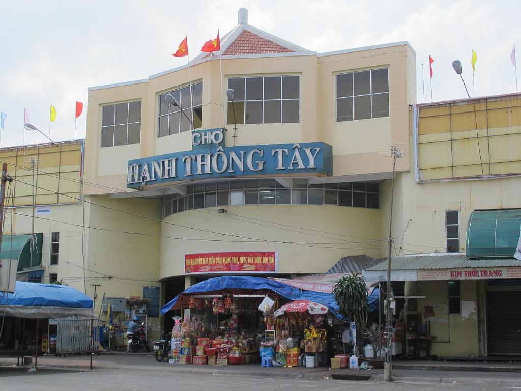 famous markets in ho chi minh