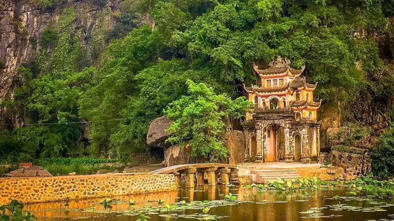 bich-dong-pagoda-1