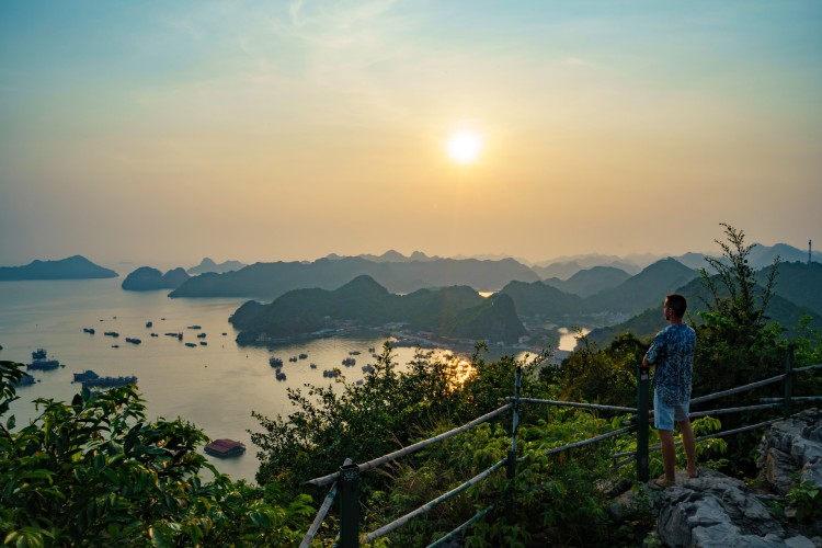 cat ba vietnam