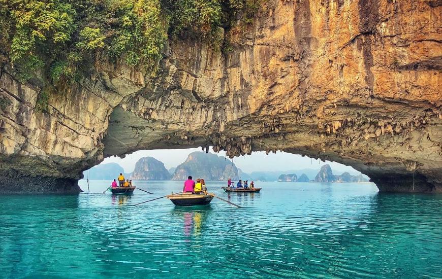 cat ba vietnam