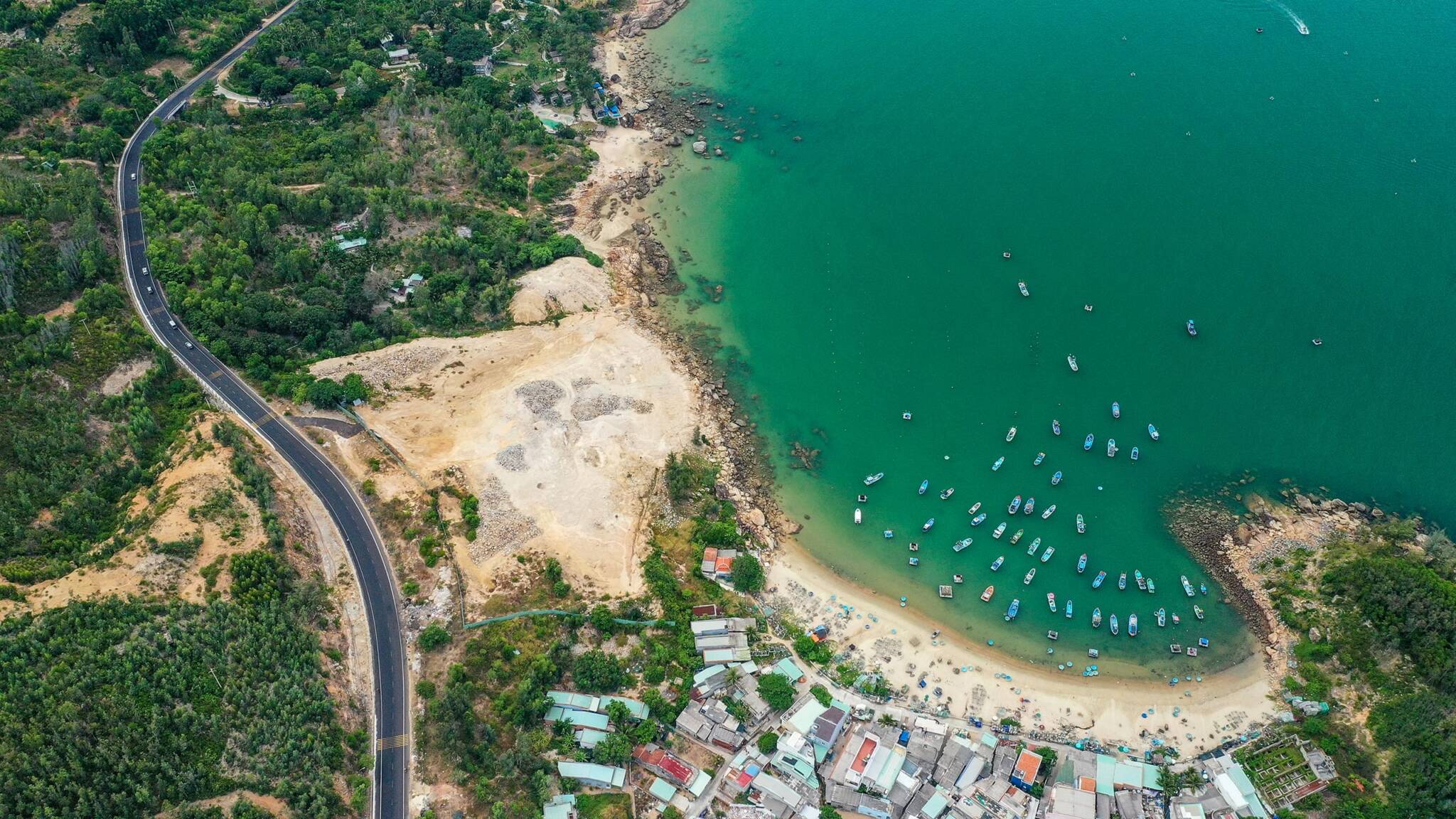 vietnam reisen 2 wochen Ruhige Strände und authentisches Küstenleben machen Quy Nhon einzigartig in Zentralvietnam